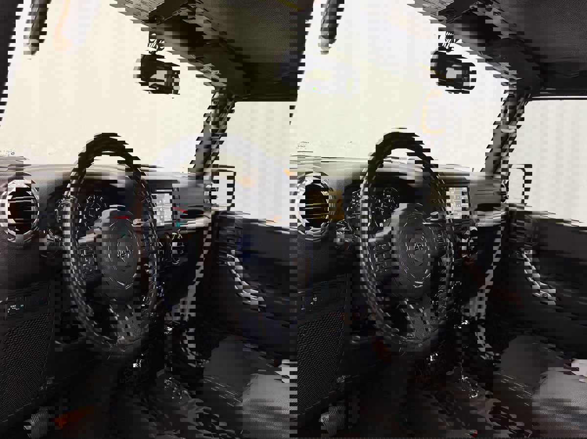 Used 2015 Jeep Wrangler Unlimited Rubicon w/ Connectivity Group image 7