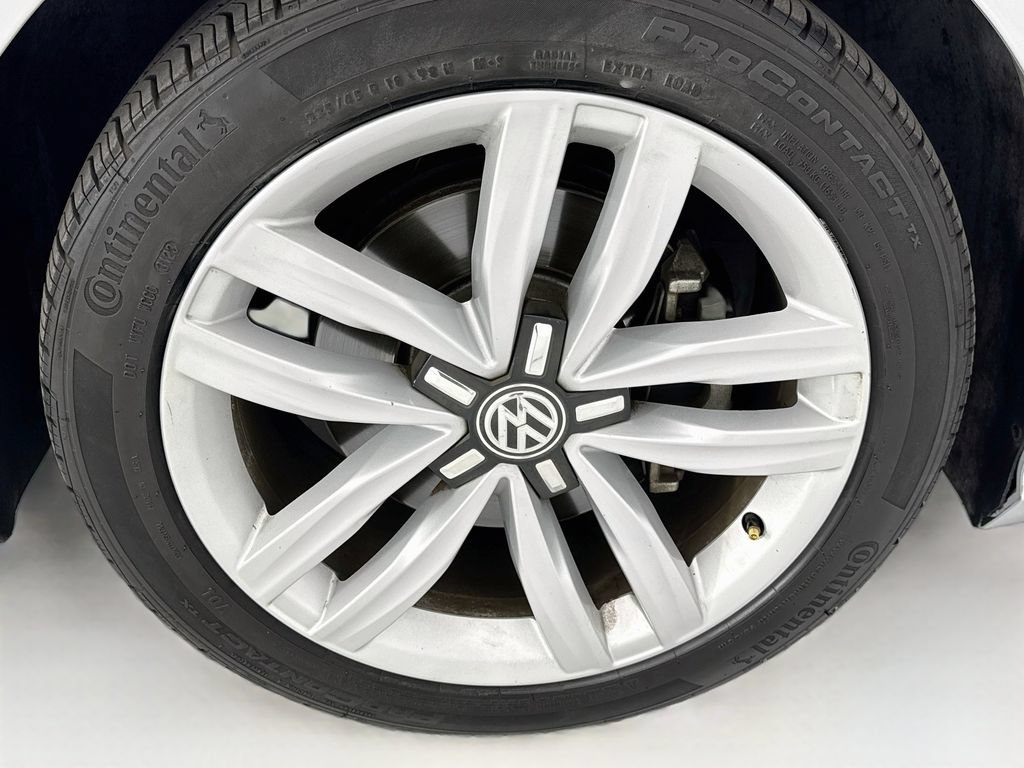 Used 2017 Volkswagen Passat 1.8T SEL Premium FWD image 31
