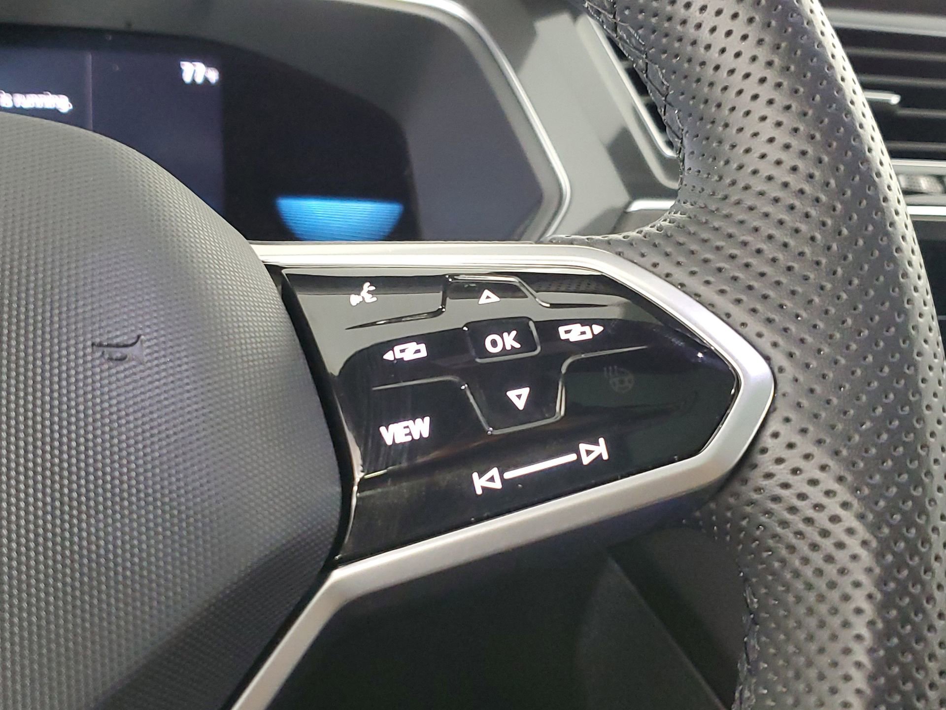 Used 2023 Volkswagen Tiguan SE R-Line image 32