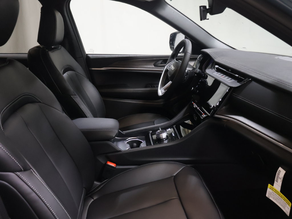 New 2027 Jeep Grand Cherokee Limited AWD/4WD image 17