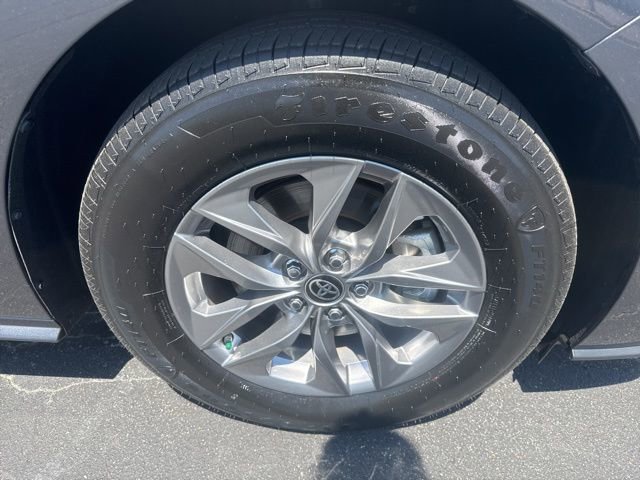 Used 2025 Toyota Sienna XLE image 21