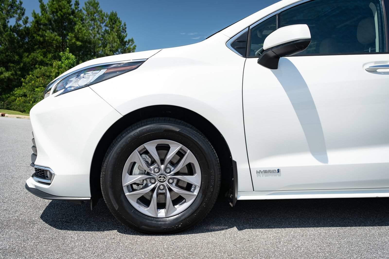 Used 2021 Toyota Sienna XLE w/ XLE Plus Package AWD/4WD image 4