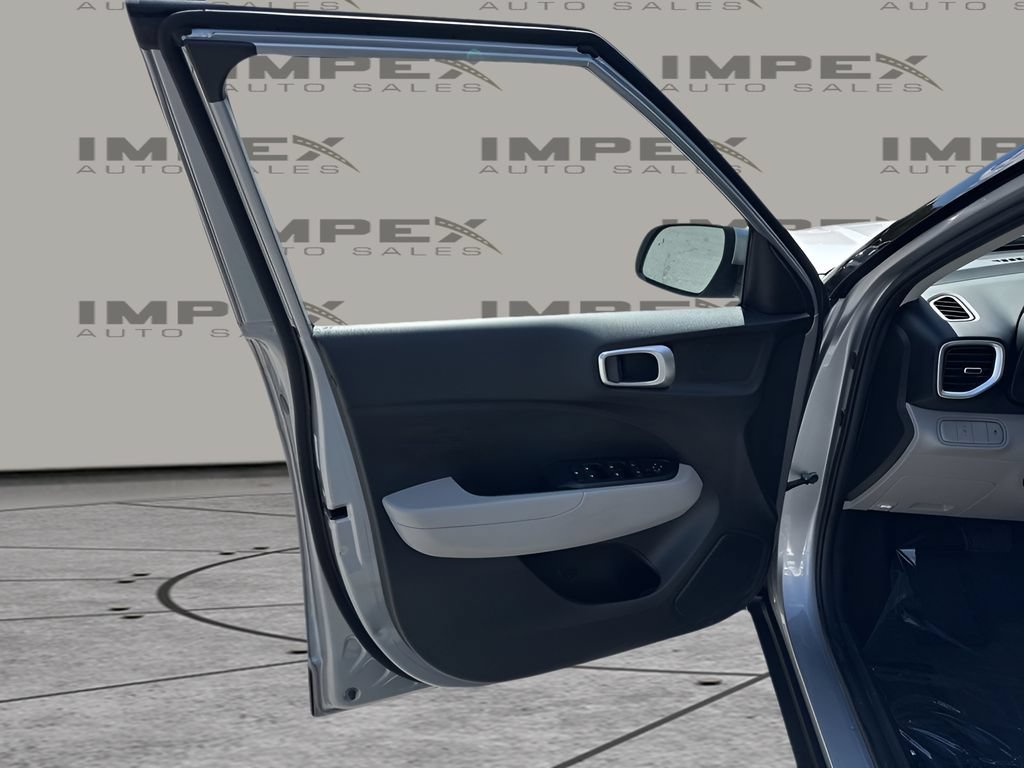 Used 2025 Hyundai Venue SEL FWD image 23