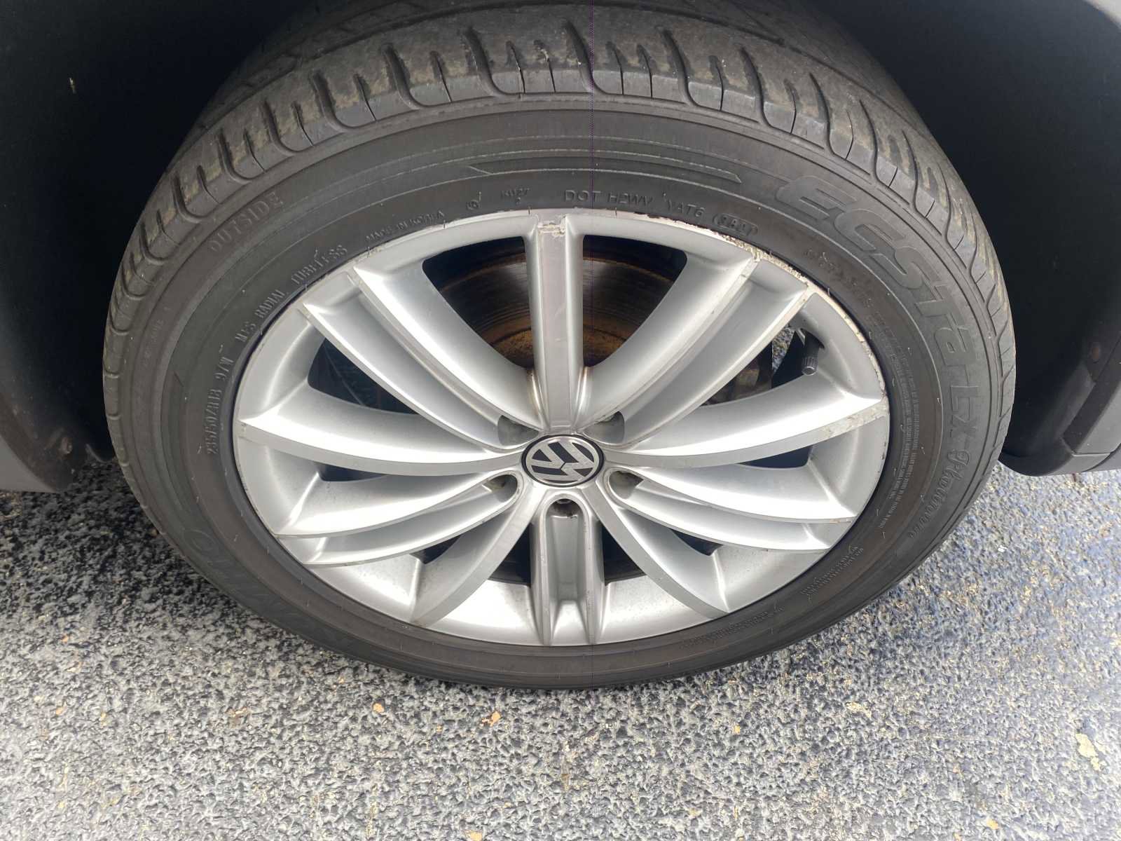 Used 2012 Volkswagen Tiguan SE image 32