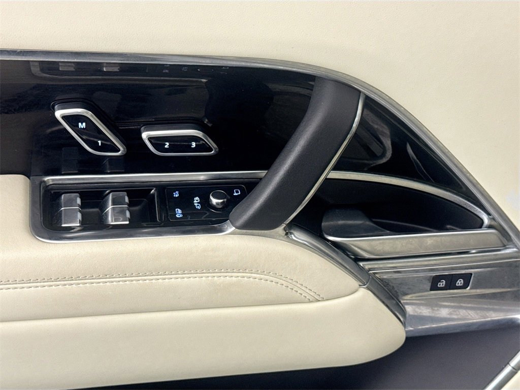 Used 2023 Land Rover Range Rover SE image 17