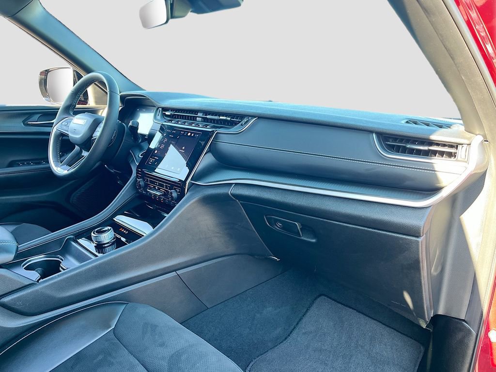 Certified 2025 Jeep Grand Cherokee Altitude image 26