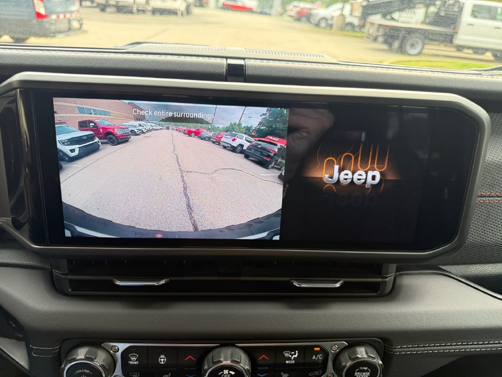 Used 2024 Jeep Wrangler Unlimited Rubicon w/ Convenience Group AWD/4WD image 18