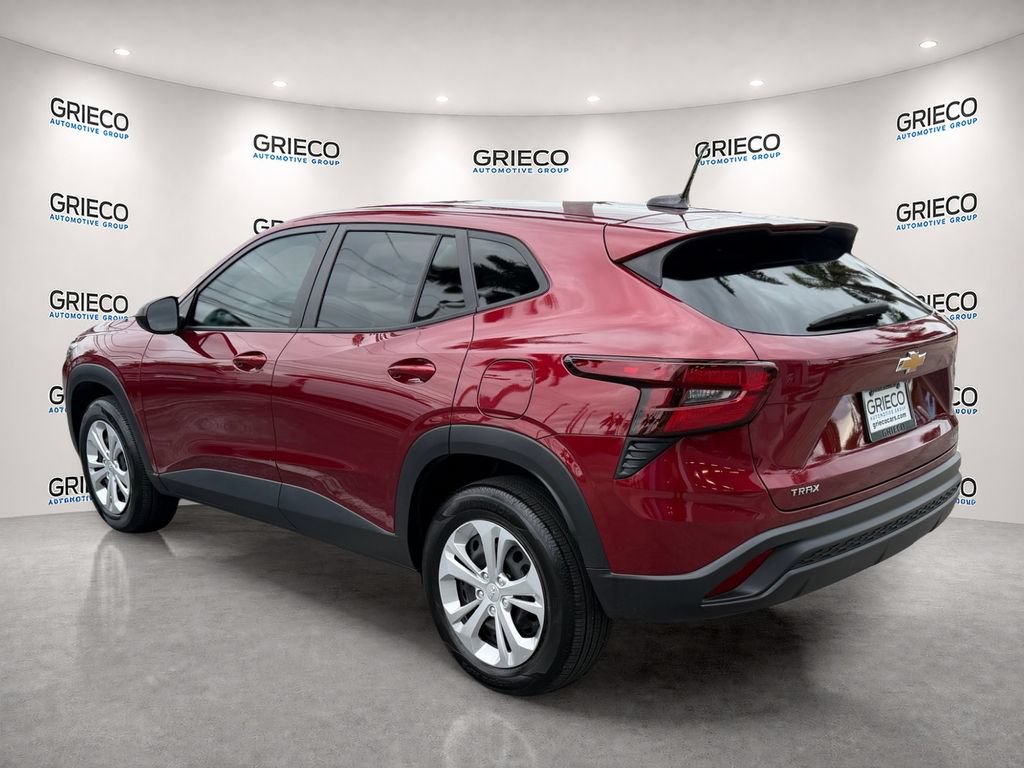 Certified 2024 Chevrolet Trax LS FWD image 2