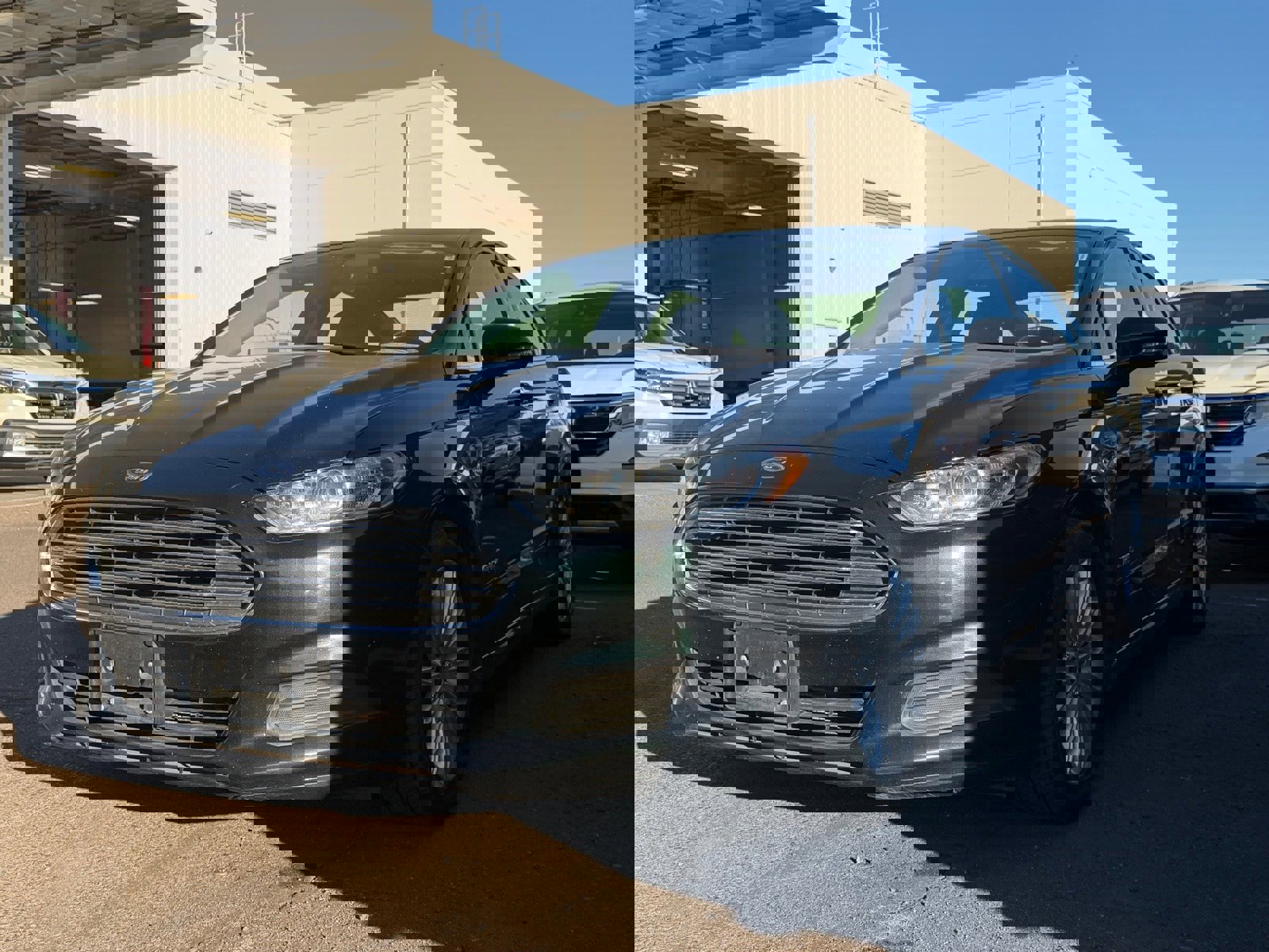 Used 2014 Ford Fusion SE image 2