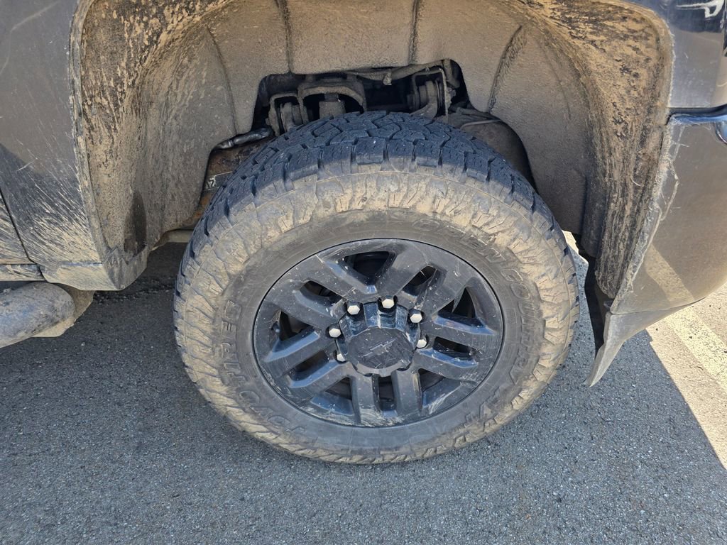 Used 2018 Chevrolet Silverado 2500 LT w/ Midnight Edition AWD/4WD image 2