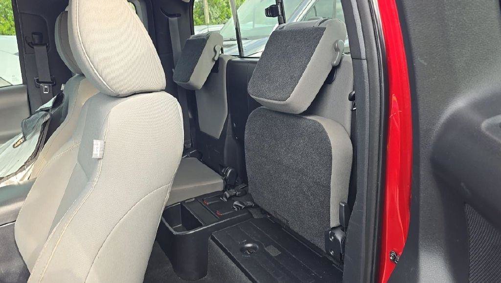 Used 2017 Toyota Tacoma SR5 RWD image 3