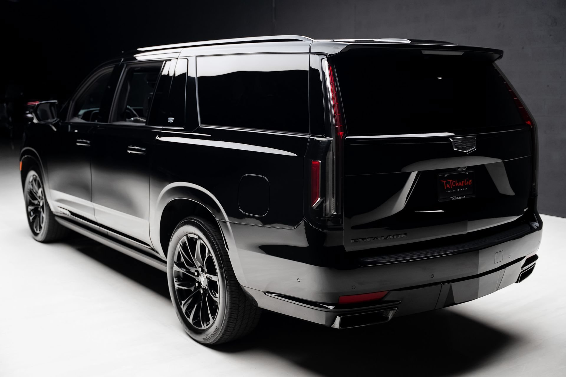 Used 2024 Cadillac Escalade ESV Sport Platinum w/ LPO, ONYX Package AWD/4WD image 24