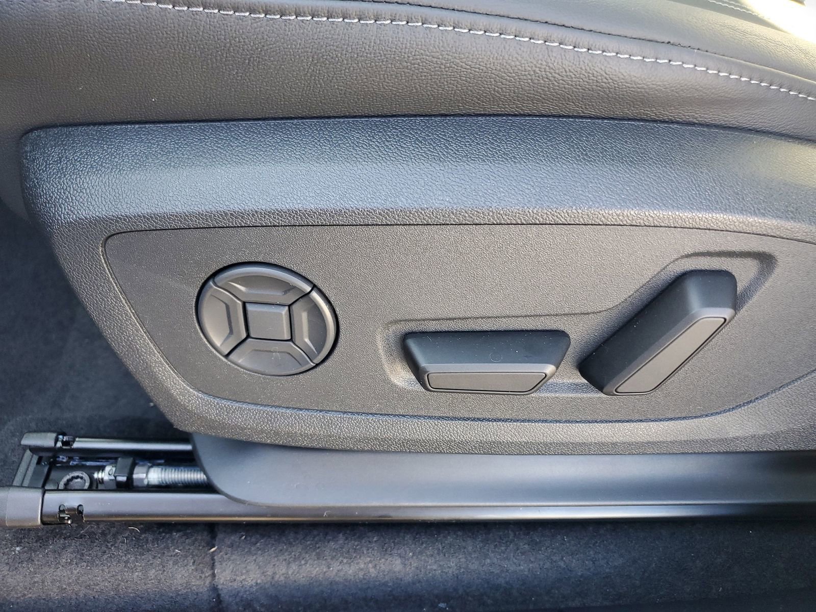 New 2025 Audi Q6 e-tron Premium image 22