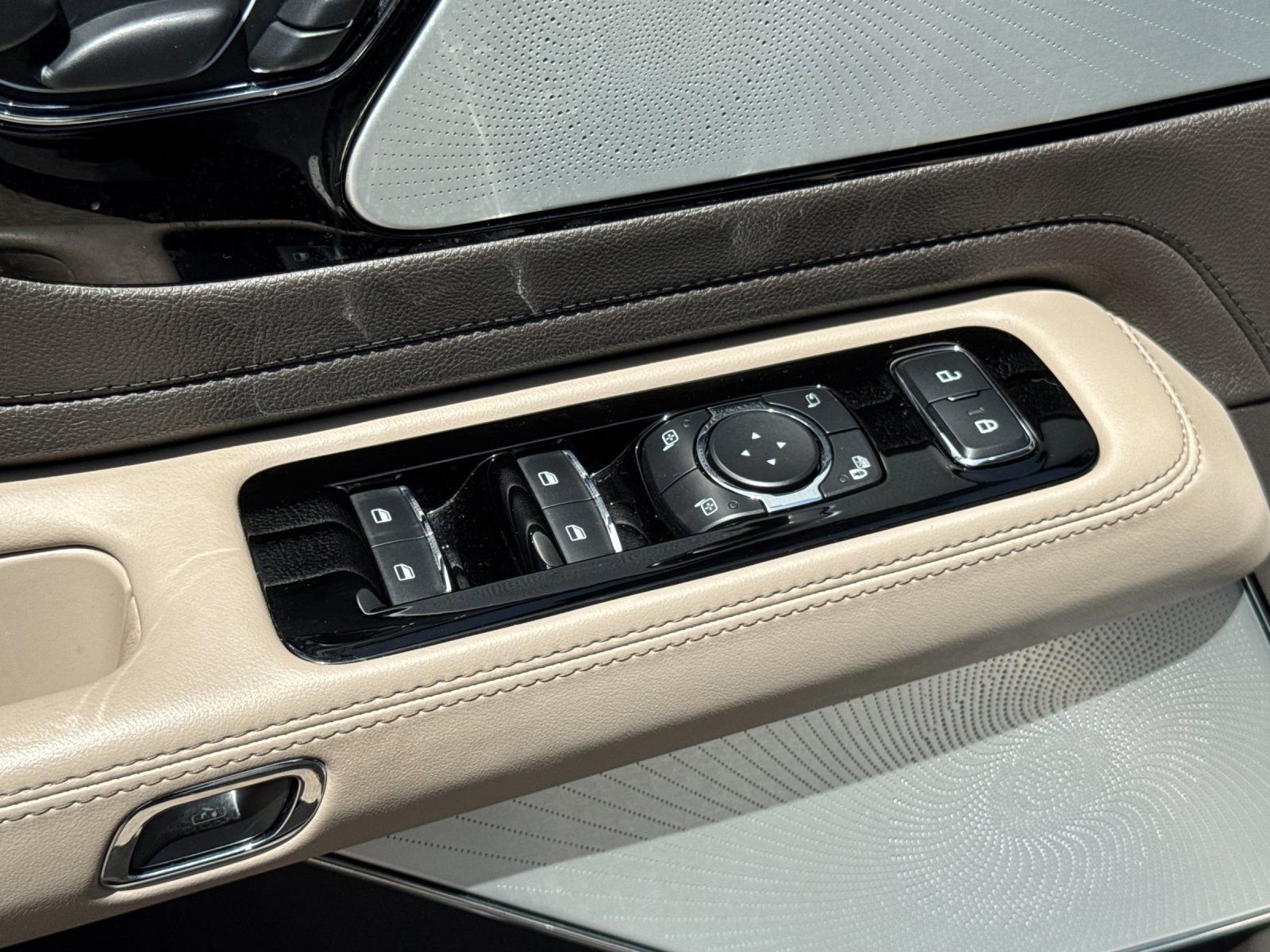 Used 2023 Lincoln Aviator Reserve w/ Equipment Group 201A AWD/4WD image 13