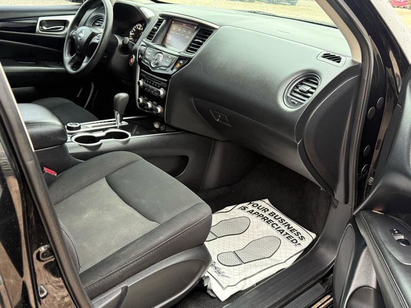 Used 2019 Nissan Pathfinder S image 16