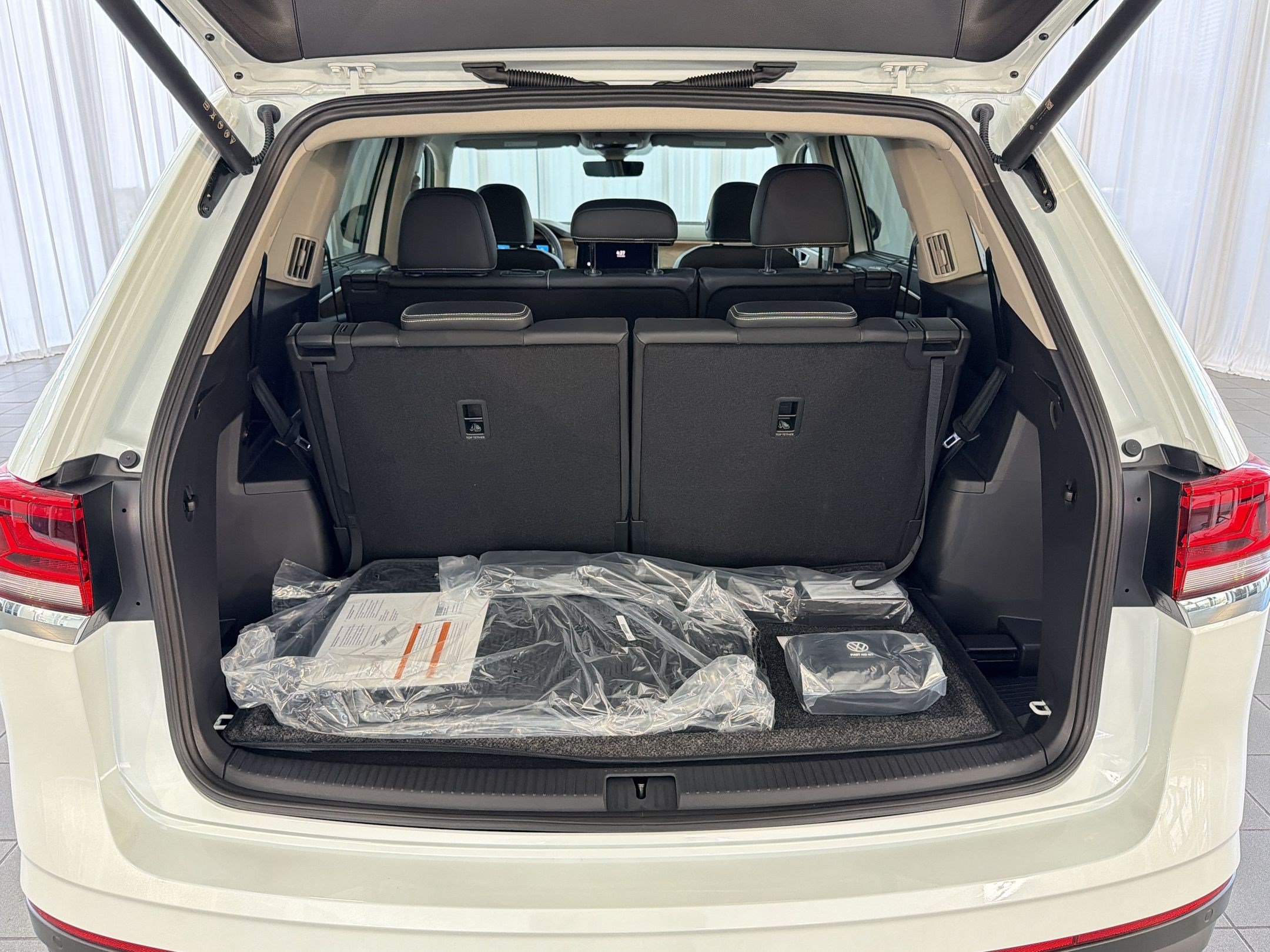 New 2026 Volkswagen Atlas SE FWD image 35
