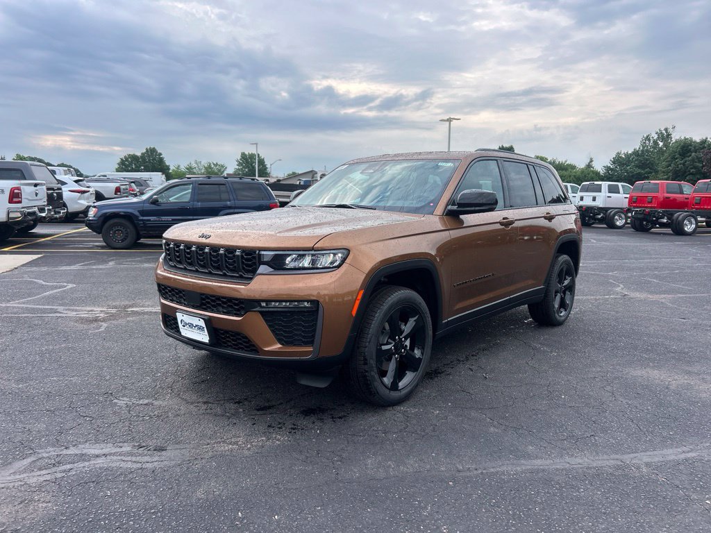 New 2026 Jeep Grand Cherokee Limited w/ Limited Altitude Package AWD/4WD image 3