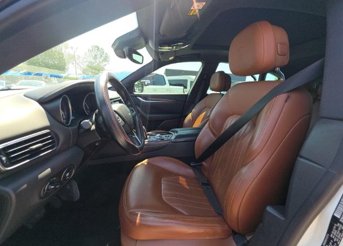 Used 2019 Maserati Levante GranLusso AWD/4WD image 4