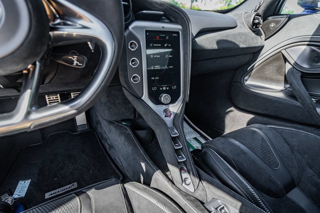 Used 2024 McLaren 750S Spider RWD image 28