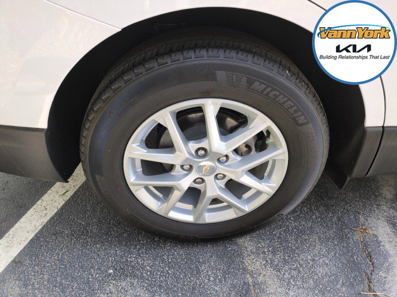 Used 2023 Chevrolet Equinox LS w/ Driver Confidence II Package image 9