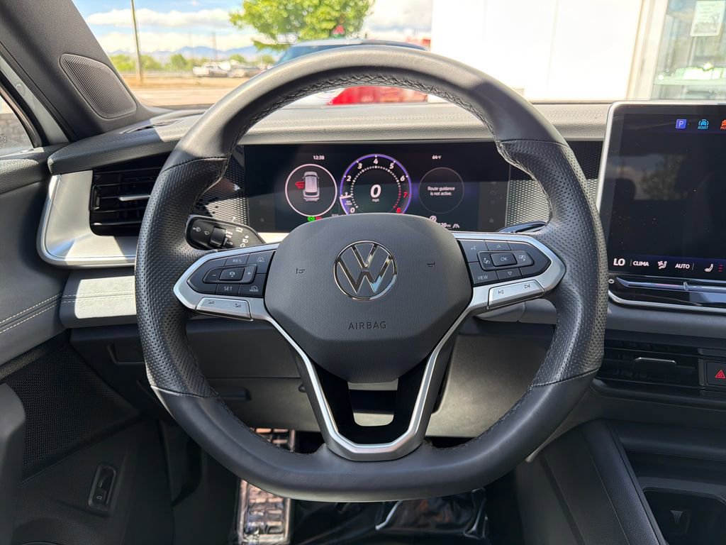 Certified 2025 Volkswagen Tiguan SE R-Line AWD/4WD image 16