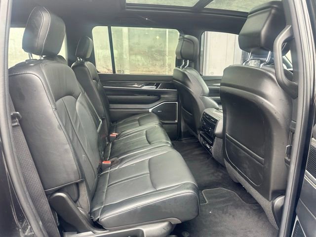 Used 2022 Jeep Wagoneer Series II w/ Premium Group I AWD/4WD image 18