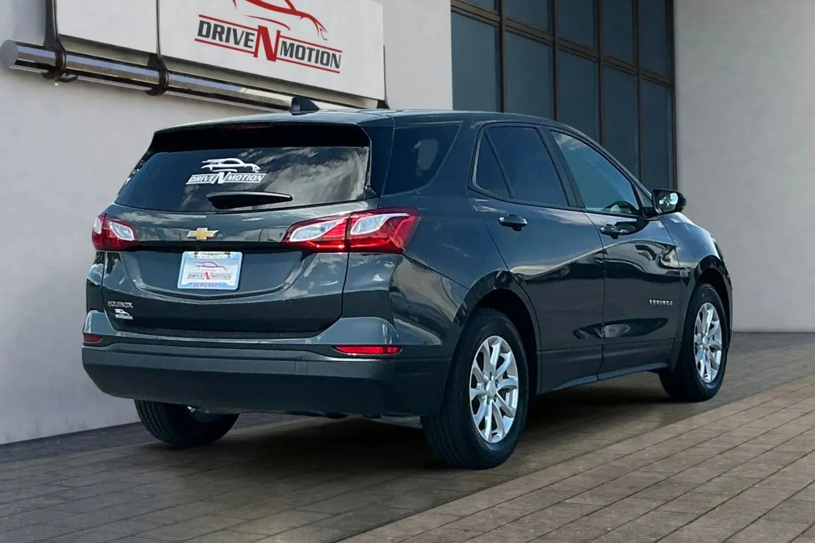 Used 2021 Chevrolet Equinox LS w/ LS Convenience Package image 4