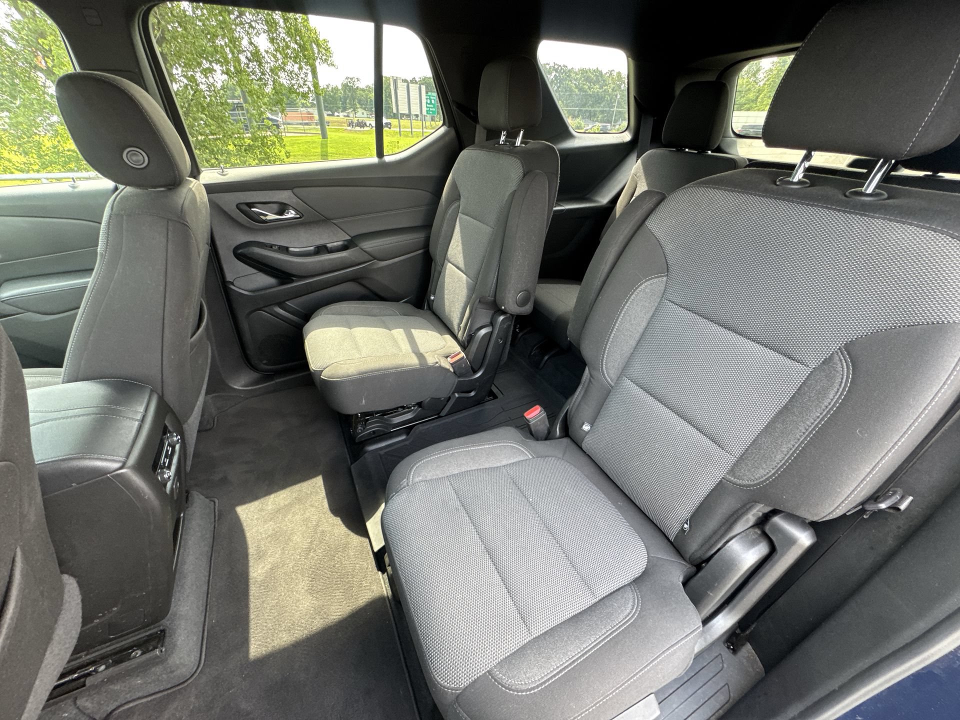 Used 2023 Chevrolet Traverse LT FWD image 22
