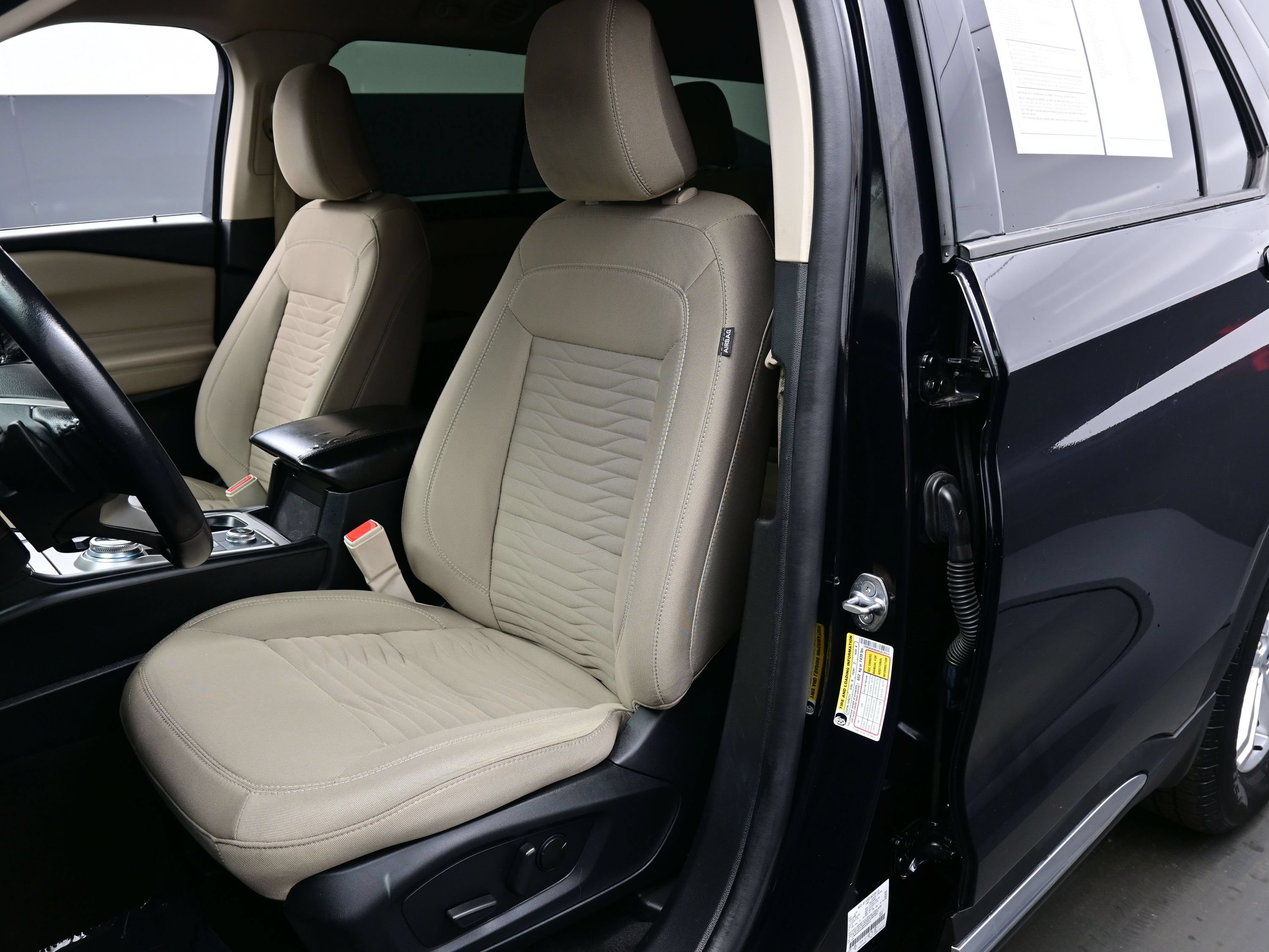 Used 2021 Ford Explorer XLT w/ Class III Trailer Tow Package AWD/4WD image 13