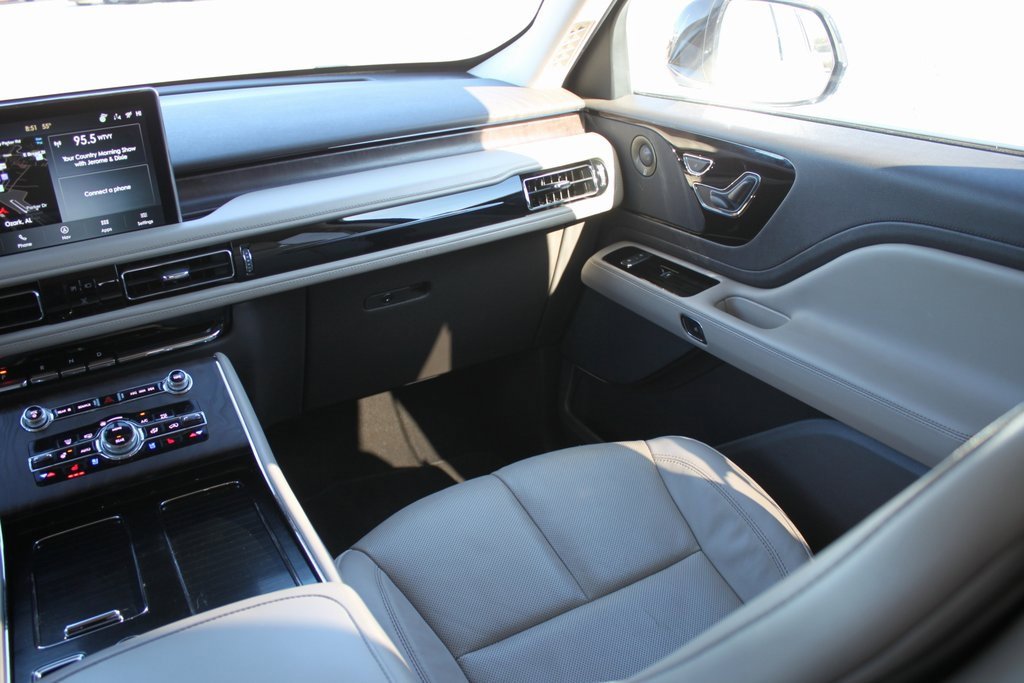Used 2022 Lincoln Aviator Reserve w/ Elements Package Plus image 8