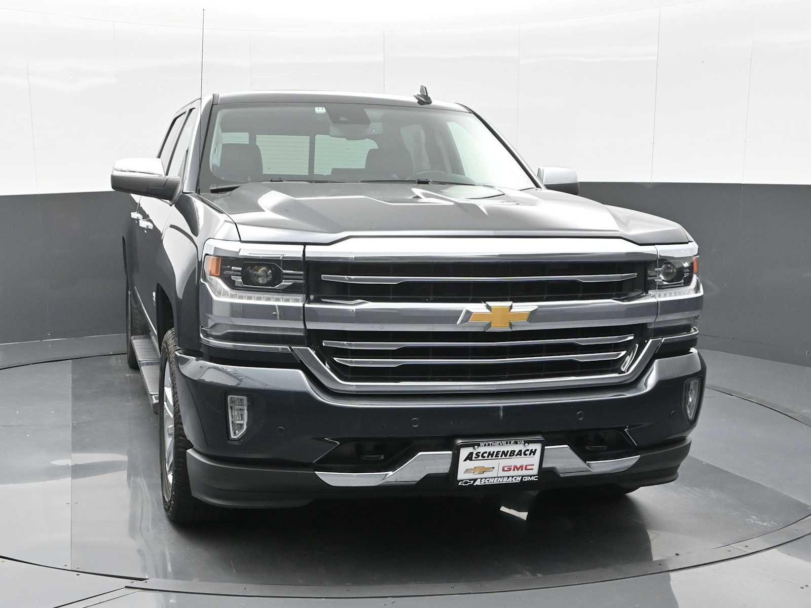 Used 2018 Chevrolet Silverado 1500 High Country image 3
