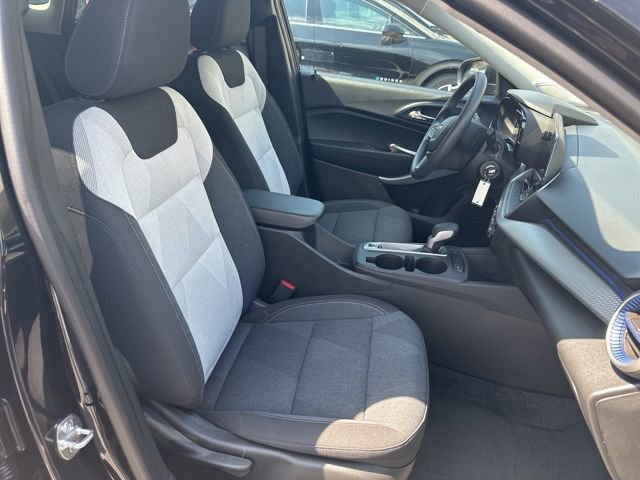 Used 2024 Chevrolet Trax LS FWD image 28
