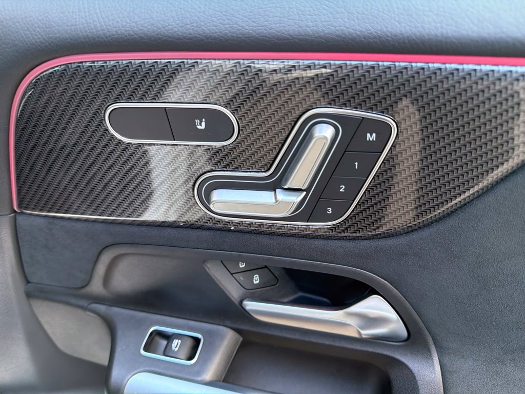 Used 2022 Mercedes-Benz GLB 250 4MATIC image 32