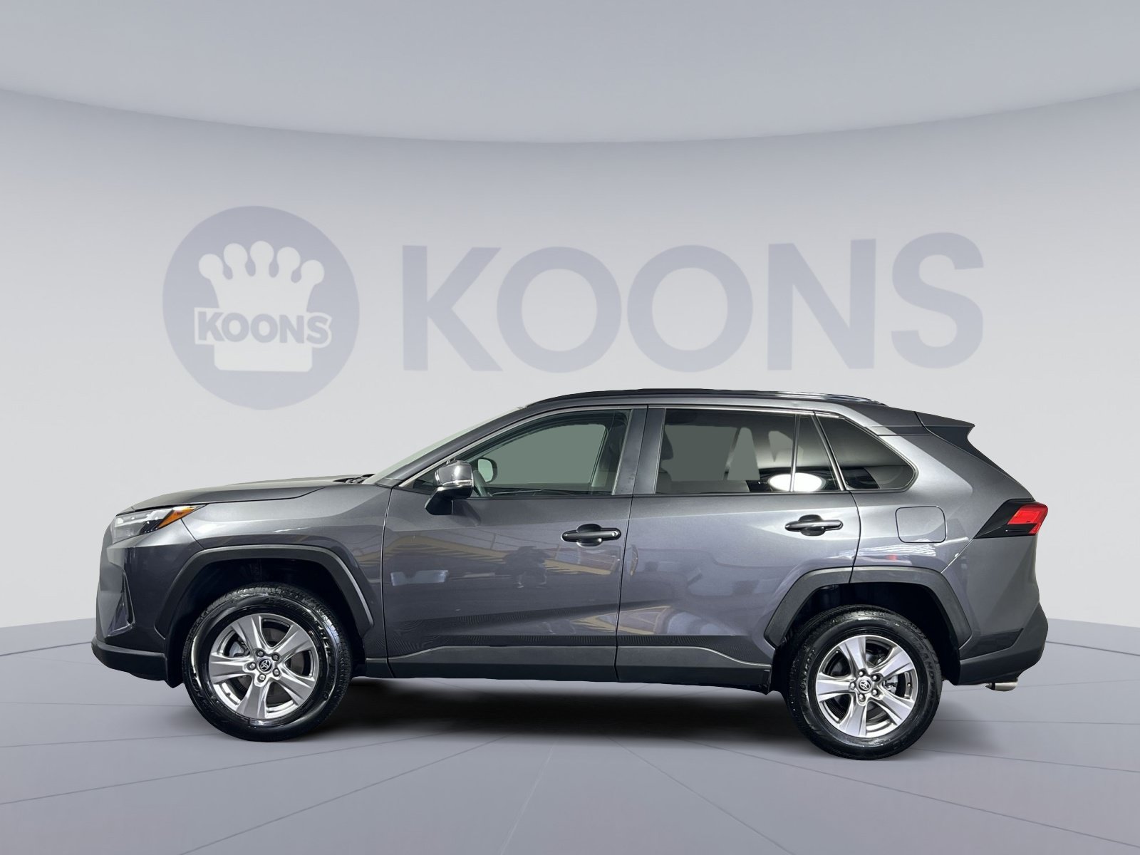 Used 2024 Toyota RAV4 XLE AWD/4WD image 2