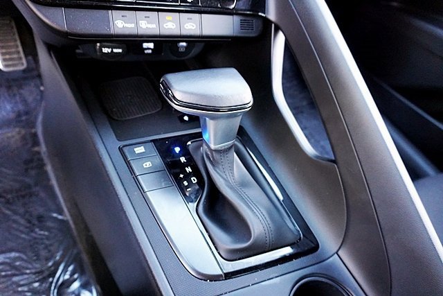 Used 2025 Hyundai Elantra Sport image 28