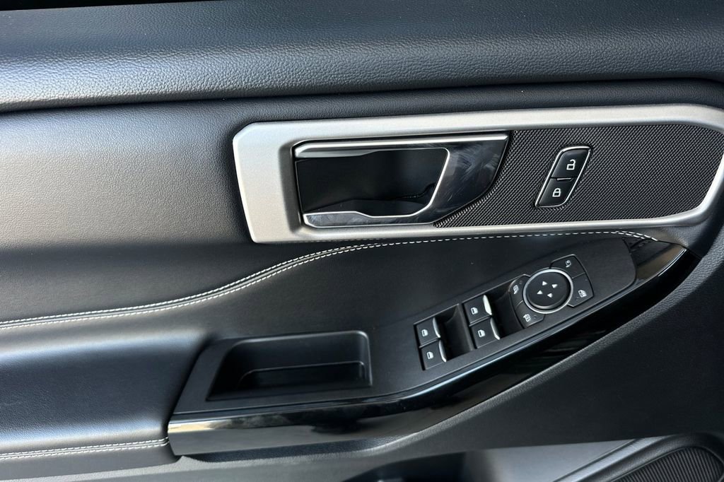 Used 2022 Ford Explorer ST w/ ST Street Pack image 13
