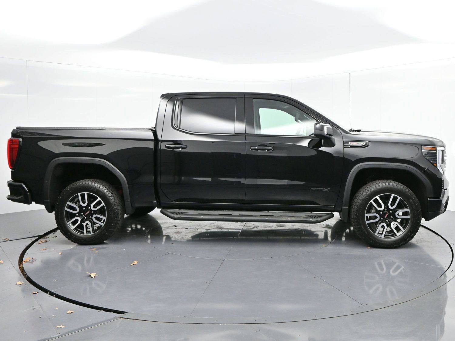 Used 2024 GMC Sierra 1500 AT4 w/ Technology Package image 8