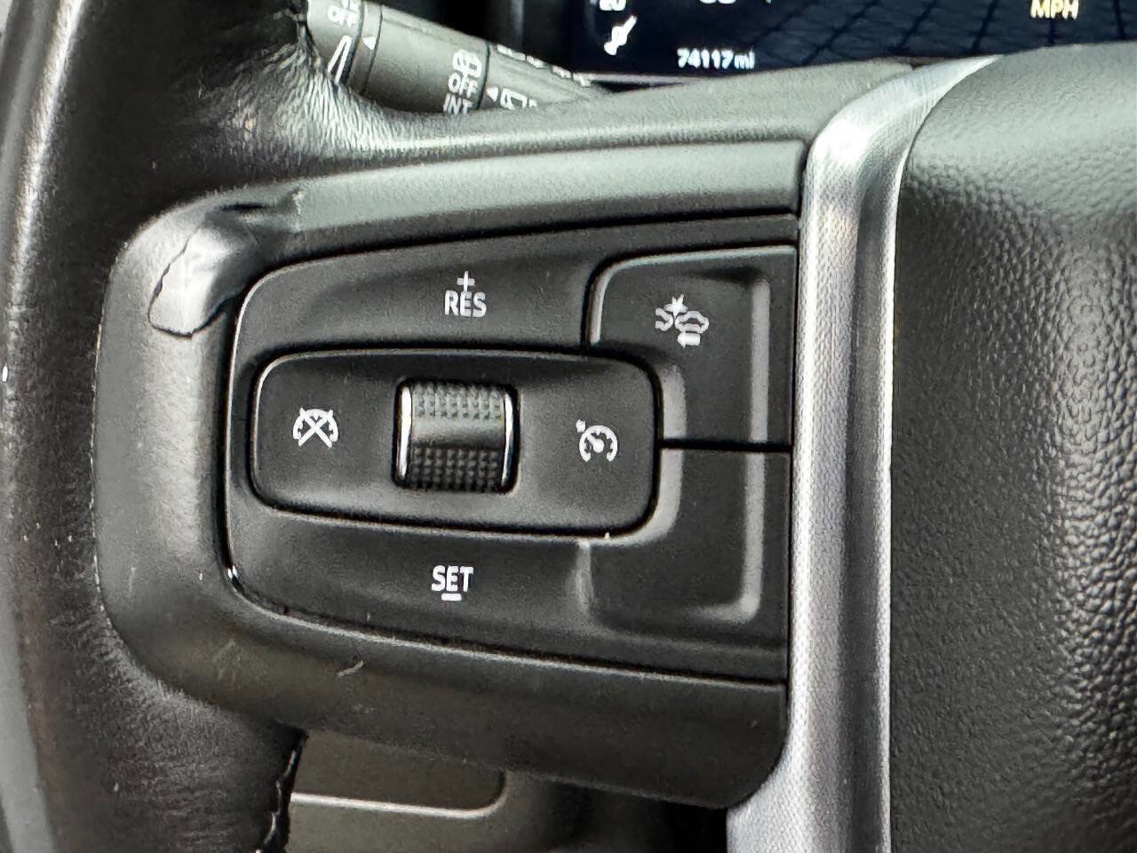 Used 2023 GMC Yukon XL SLE image 28