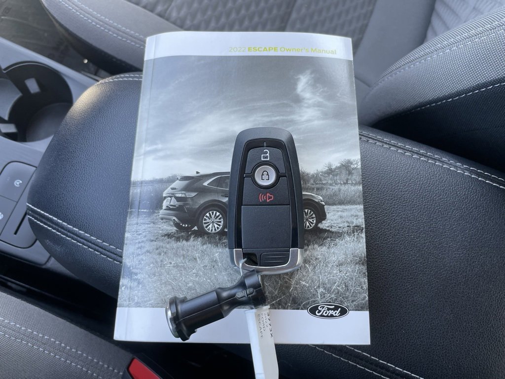 Used 2022 Ford Escape SE image 45