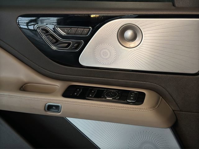 Used 2023 Lincoln Aviator Reserve w/ Equipment Group 201A image 15