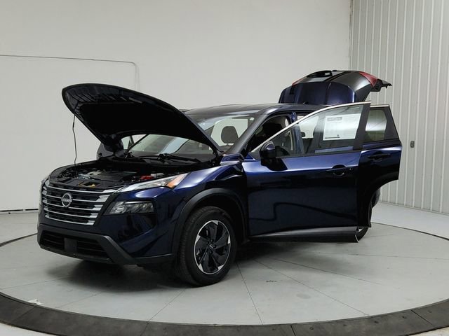 Used 2025 Nissan Rogue SV FWD image 11