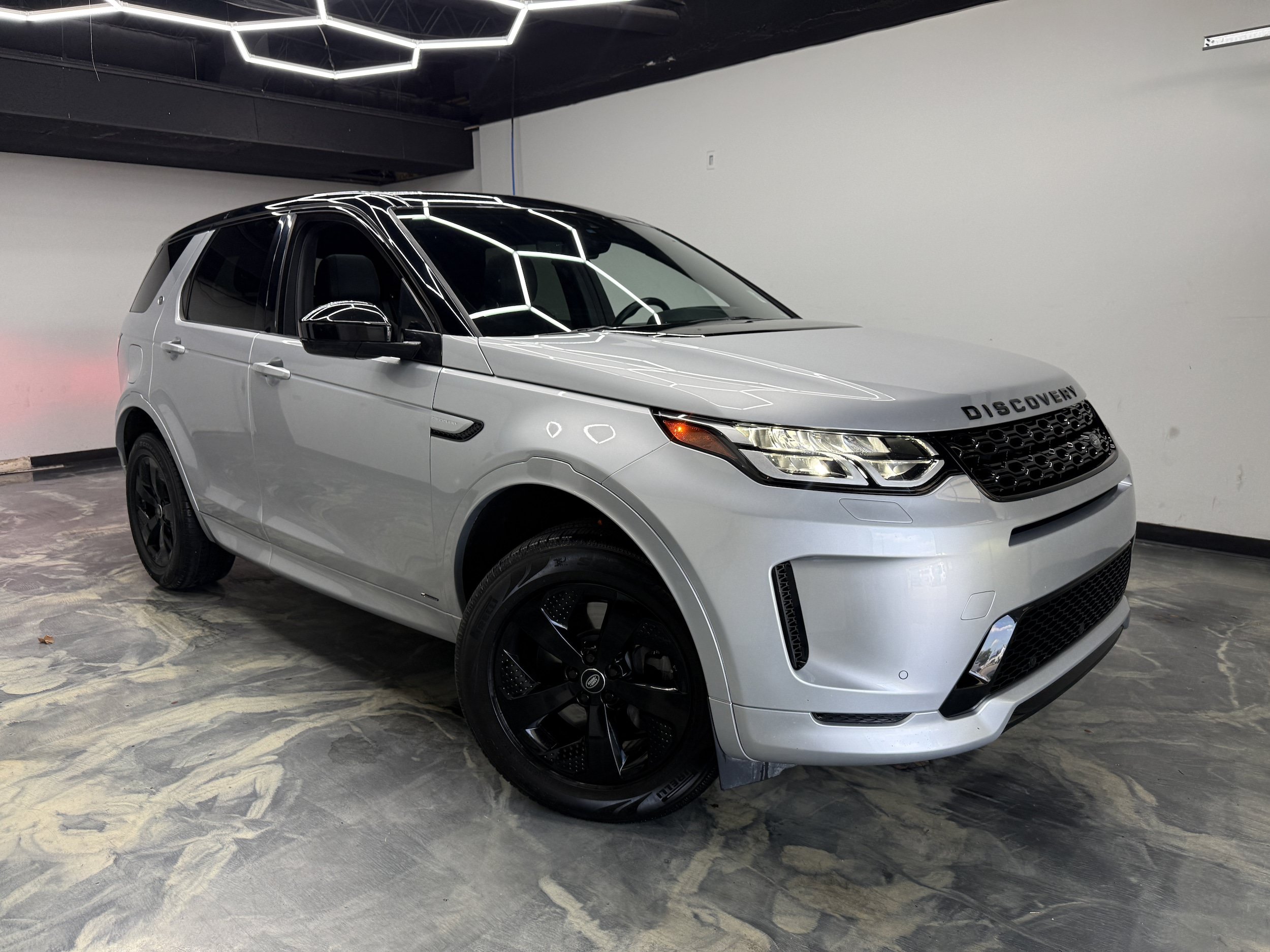 Used 2020 Land Rover Discovery Sport SE R-Dynamic AWD/4WD image 5