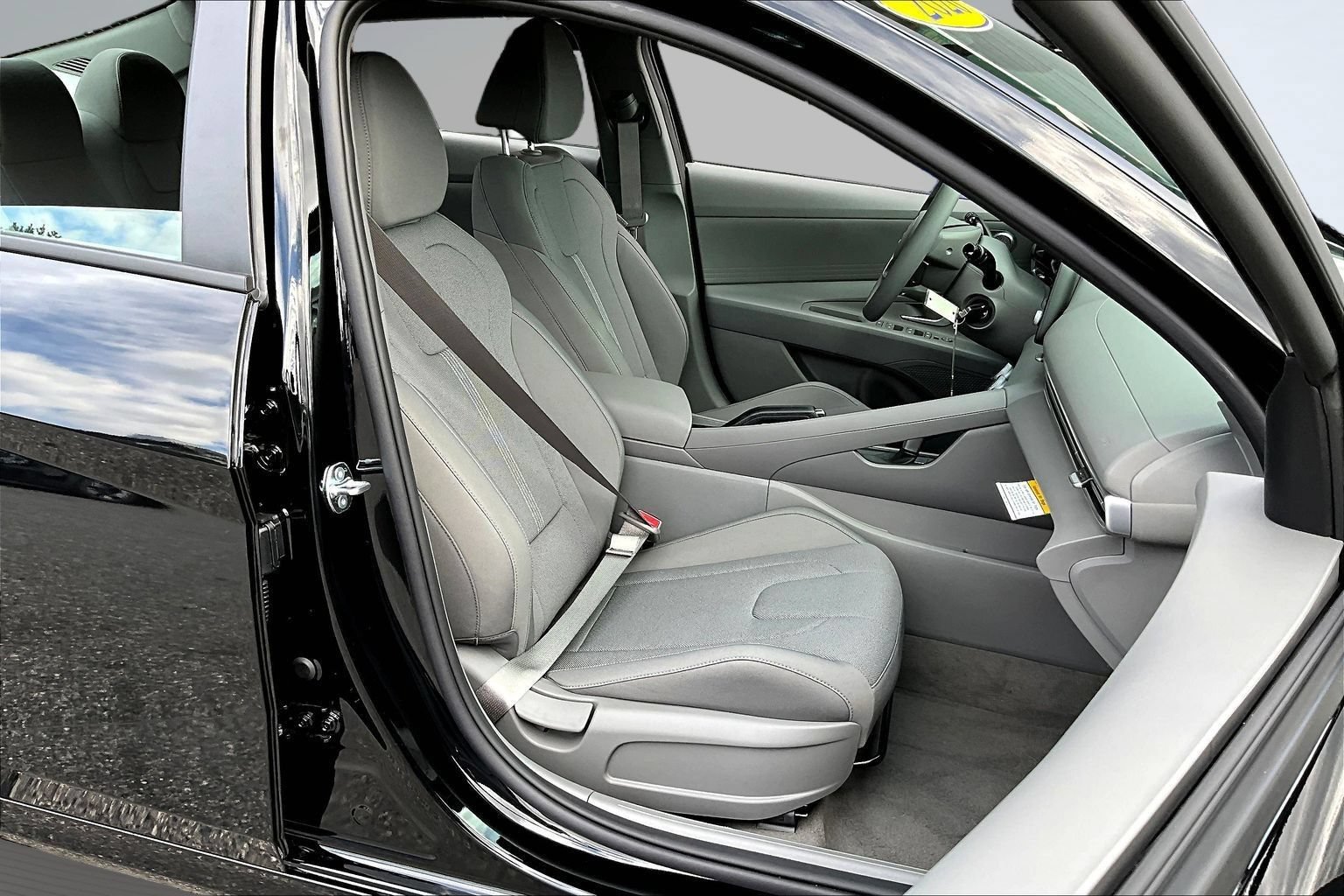 Used 2026 Hyundai Elantra SE FWD image 25