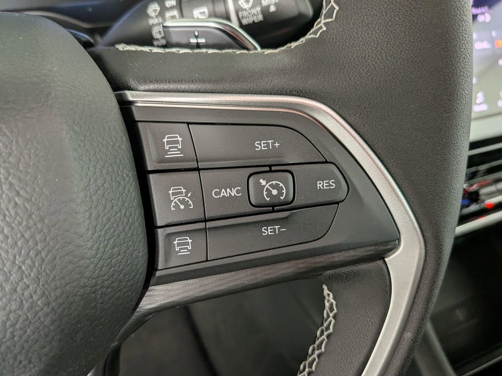 New 2025 Jeep Grand Cherokee Altitude image 23