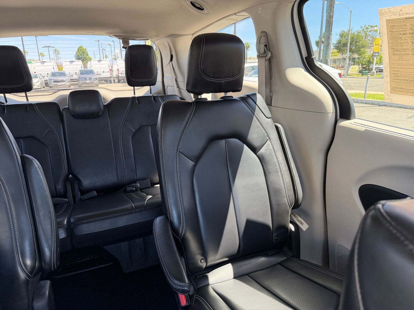 Used 2023 Chrysler Pacifica Touring-L image 40