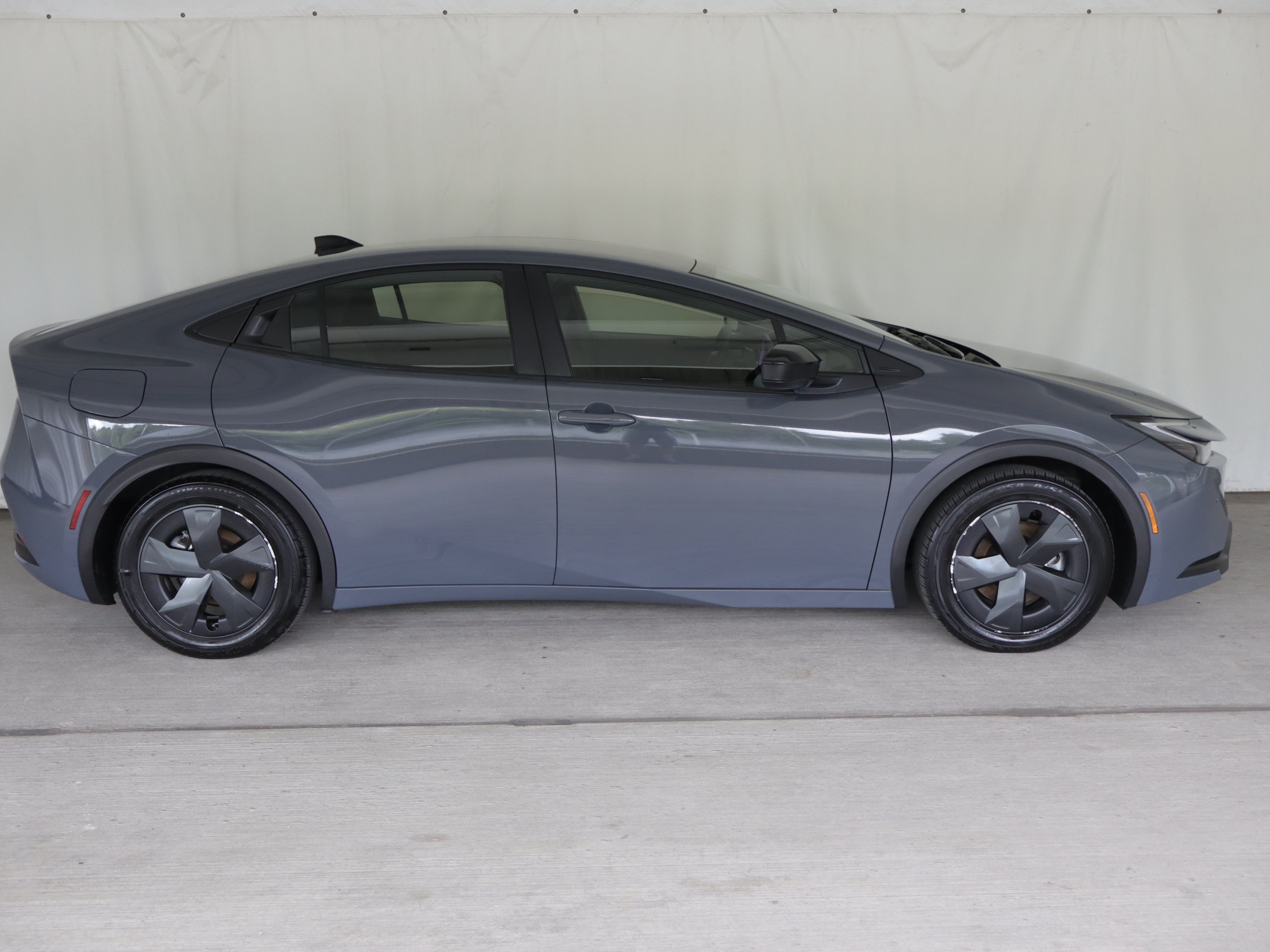 Used 2026 Toyota Prius Plug-In Hybrid FWD image 4