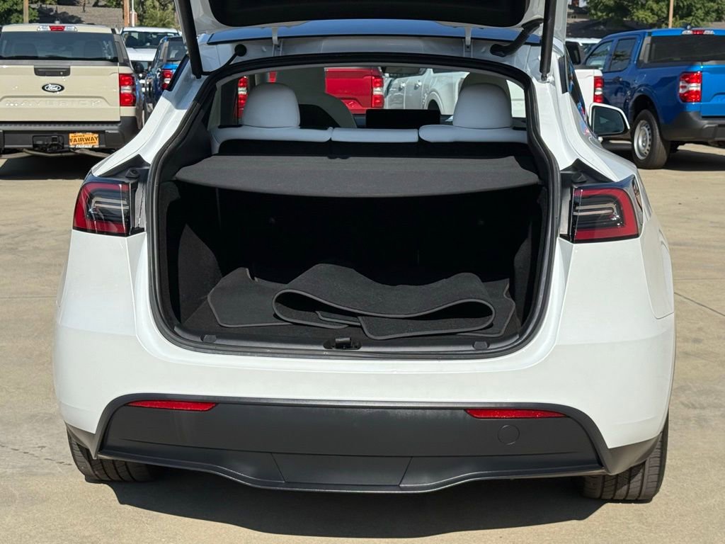 Used 2023 Tesla Model Y Long Range image 13