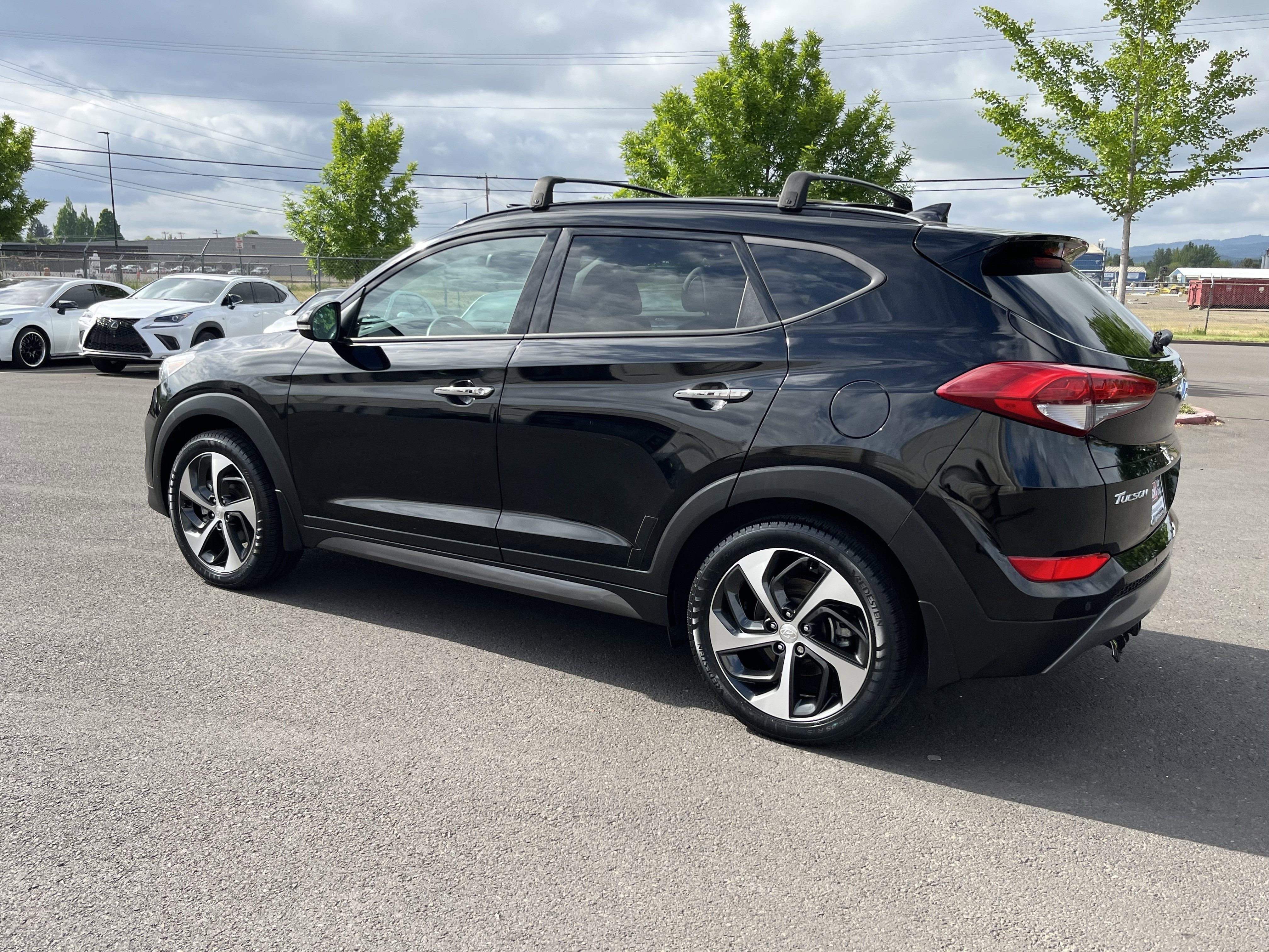 Used 2016 Hyundai Tucson Limited w/ Option Group 03 AWD/4WD image 3
