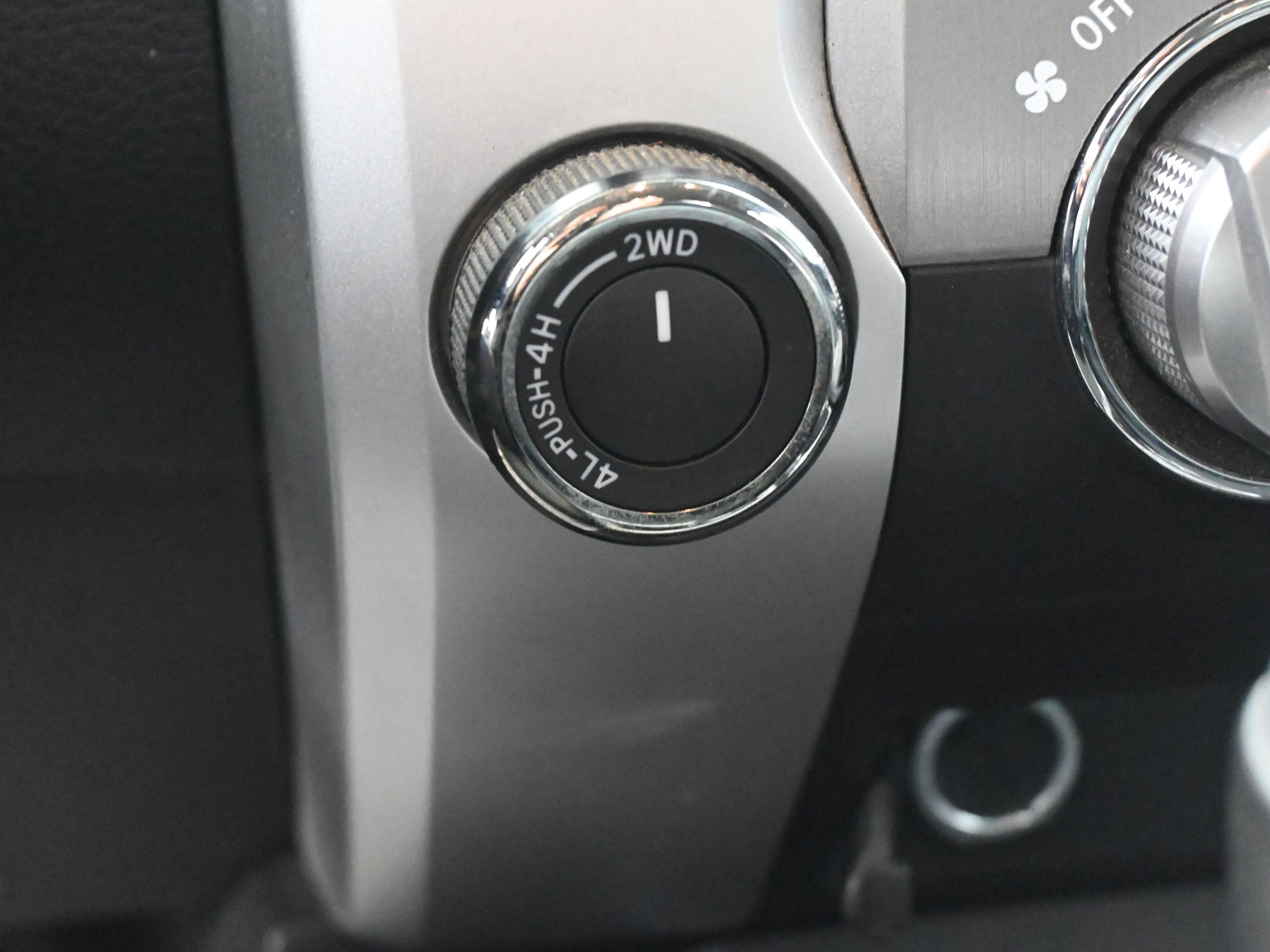 Used 2014 Toyota Tundra SR5 w/ SR5 Upgrade Package image 15