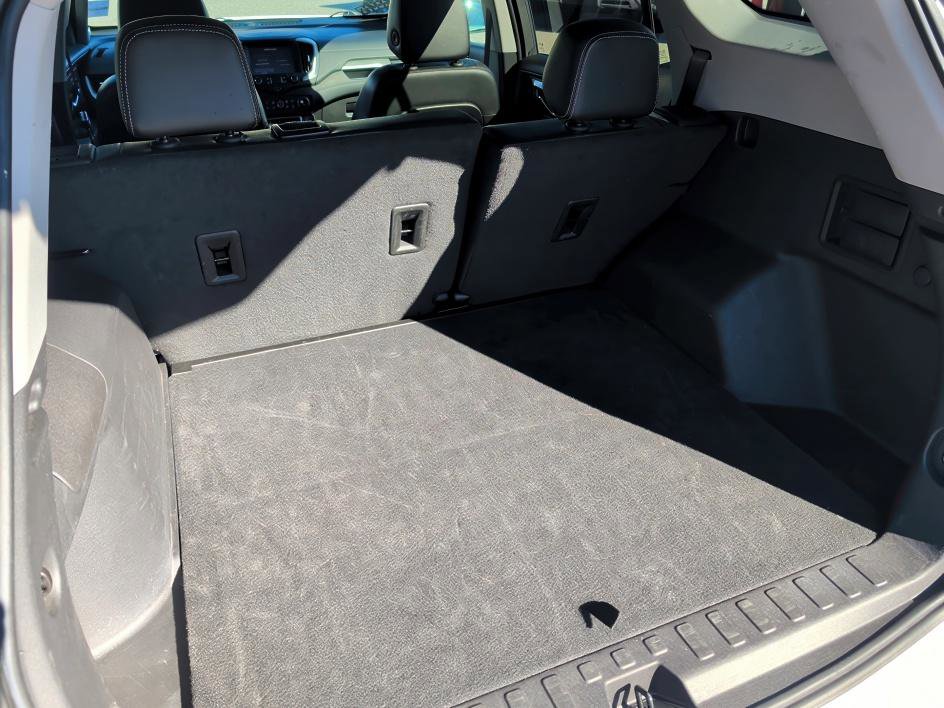 Used 2024 GMC Terrain SLT image 14